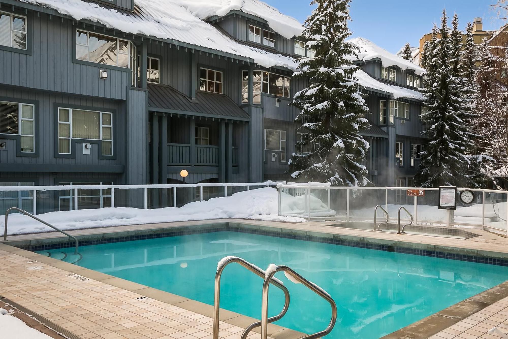 Glacier Lodge Вістлер Номер фото